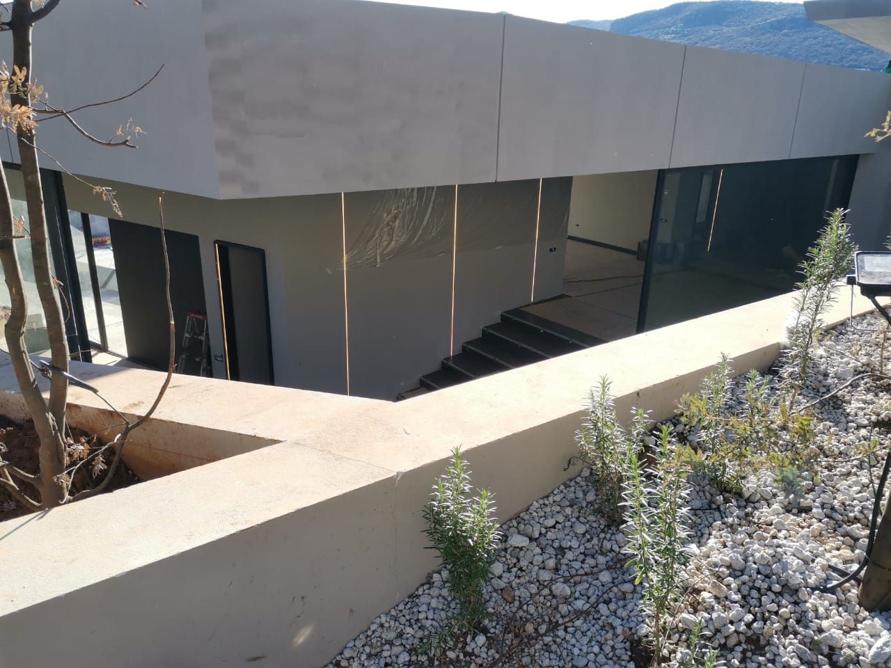 Casa remodelada por LUGA